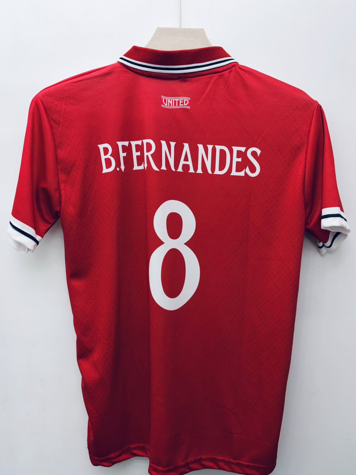 Manchester United – Bruno Fernandes #8 Button Collar Embroidery Jersey (2024–25 Home Kit)